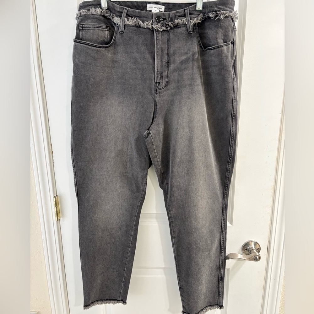 NWT Good American Good Curve Skinny Crop Charcoal Jeans - Picture 2 of 8